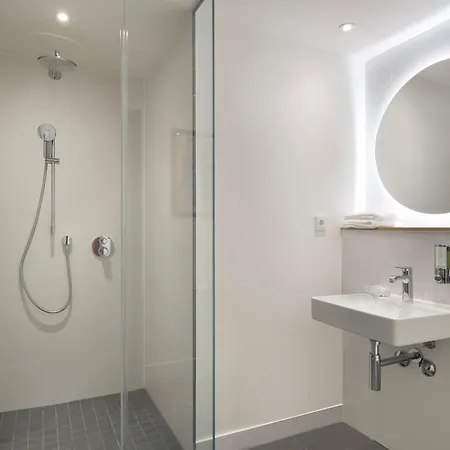 Hampton By Hilton 3* سيل