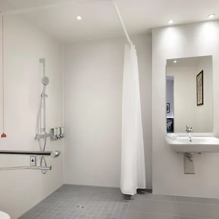 Hampton By Hilton 3*