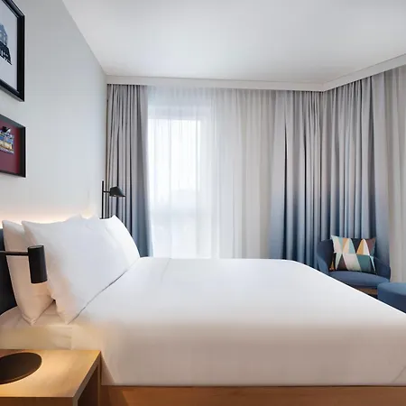 Hampton By Hilton 3* سيل