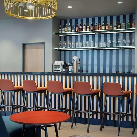 Hampton By Hilton מלון 3*