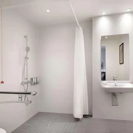 Hampton By Hilton فندق 3*
