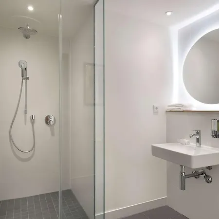 Hampton By Hilton 3*