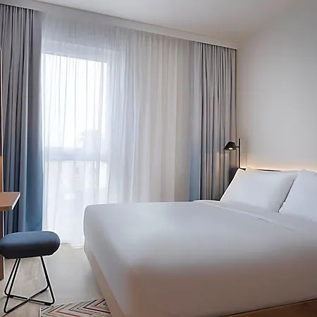 Hotel Hampton By Hilton 3*