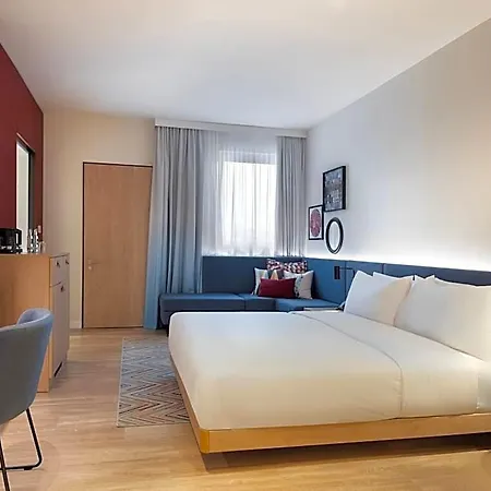Hampton By Hilton 3* سيل