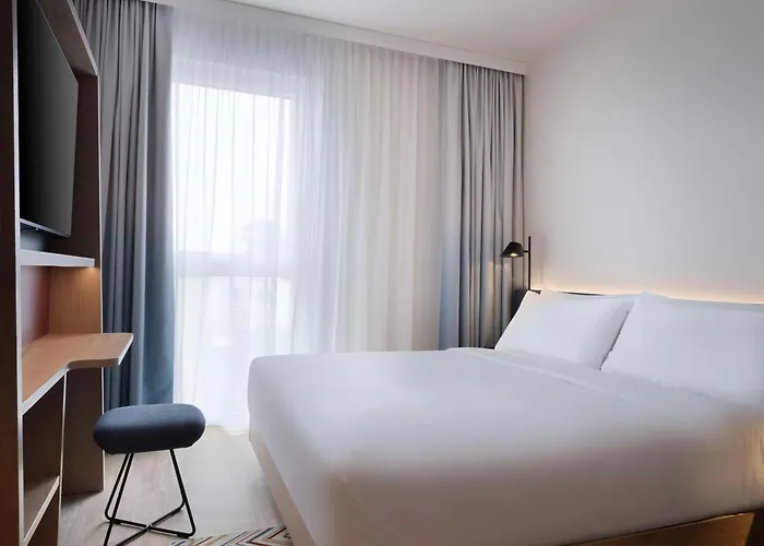 Hampton By Hilton Hotell 3*