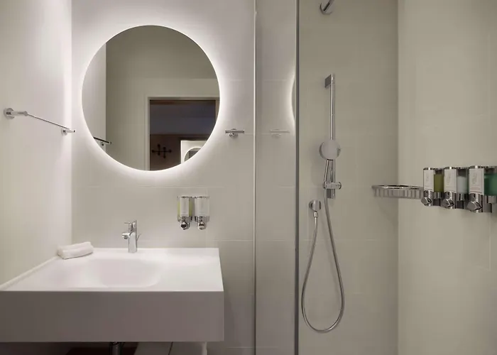 Hotell Hampton By Hilton 3*