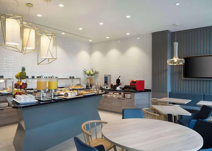 Hampton By Hilton 3*